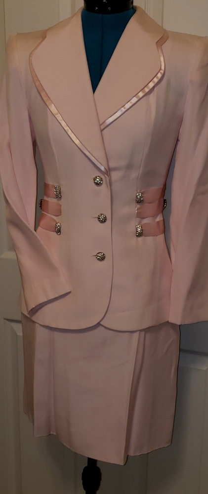 MERCEDES New York Pink Suit